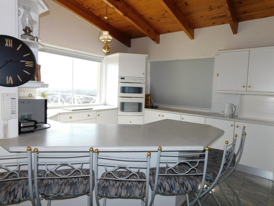 6 Bedroom Property for Sale in Mountainside Western Cape